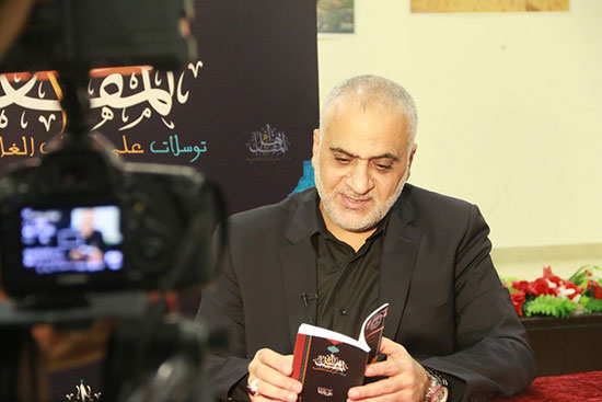 أهل المقام توقيع بالحب والحبر بقلم الشاعر علي عباس أهل المقام توقيع بالحب والحبر بقلم الشاعر علي عباس