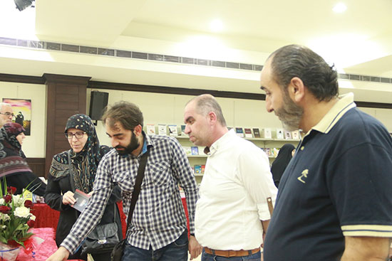 أهل المقام توقيع بالحب والحبر بقلم الشاعر علي عباس أهل المقام توقيع بالحب والحبر بقلم الشاعر علي عباس