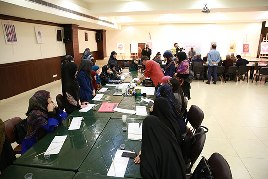 نقاشيان ومحمدي يبدعان بالخط واللون في حارة حريك نقاشيان ومحمدي يبدعان بالخط واللون في حارة حريك