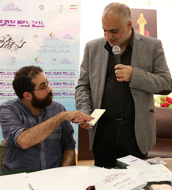 نقاشيان ومحمدي يبدعان بالخط واللون في حارة حريك نقاشيان ومحمدي يبدعان بالخط واللون في حارة حريك