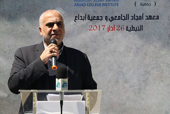 ربيع فاطمة ينساب من ريشة ابداع في معاهد امجاد 