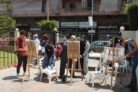 وطن المقاومة مرسم فني أضاء باللون عيد التحرير في برج البراجنة 