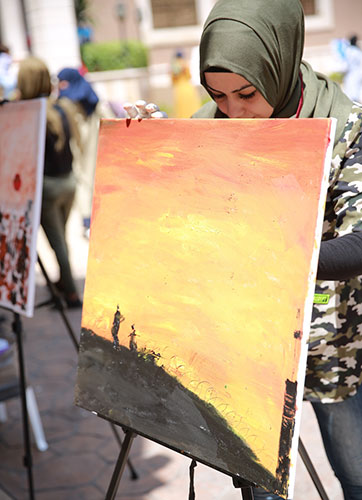 وطن المقاومة مرسم فني أضاء باللون عيد التحرير في برج البراجنة 