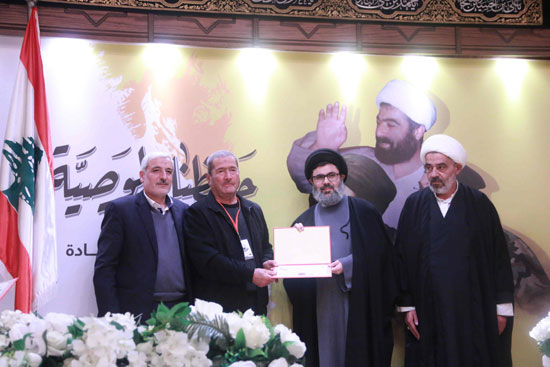 صفي الدين كرّم الفائزين والمشاركين بجائزة شيخ الشهداء في جبشيت صفي الدين كرّم الفائزين والمشاركين بجائزة شيخ الشهداء في جبشيت