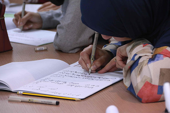 دورات الخط العربي إستعادة لمكانة الخط الجميل 