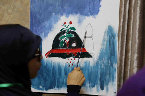 مرسم وطن المقاومة الخامس الفن كما الحب لا يعرف عمراً
