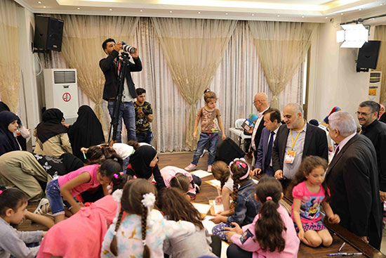 مرسم وطن المقاومة الخامس الفن كما الحب لا يعرف عمراً